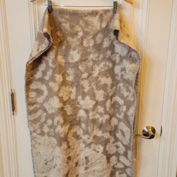 V Fraas Shawl or XL Scarf - Picture 1 of 5